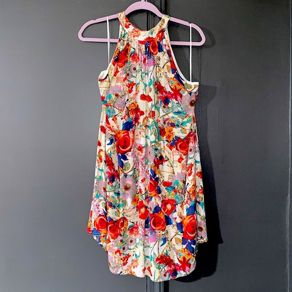 Entro Floral Dress with Keyhole Back - Picture 2 of 7